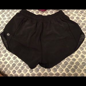 Lululemon Hotty hot shorts II 2.5 inches size 2